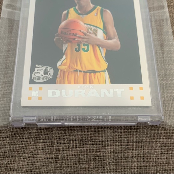 Kevin Durant ‘07 Topps Rookie Card - Picture 5 of 11